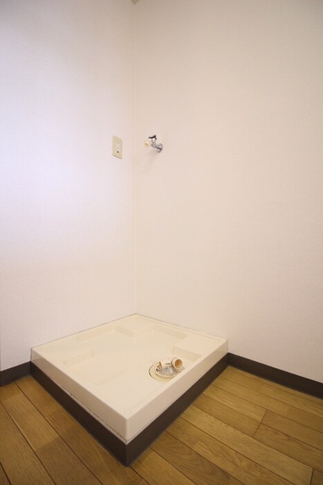 物件内観写真15　(洗濯機置場)