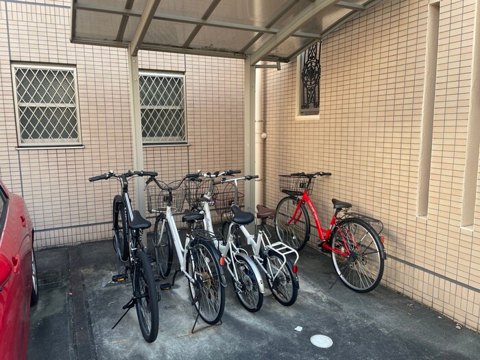 物件外観写真5　(駐輪場)