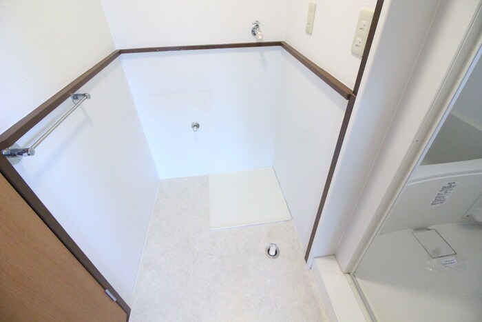 物件内観写真16　(洗濯機置場)