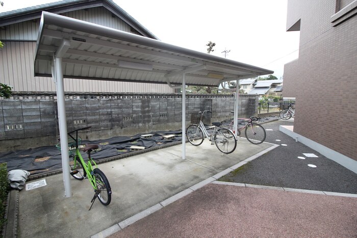 物件外観写真5　(駐輪場)