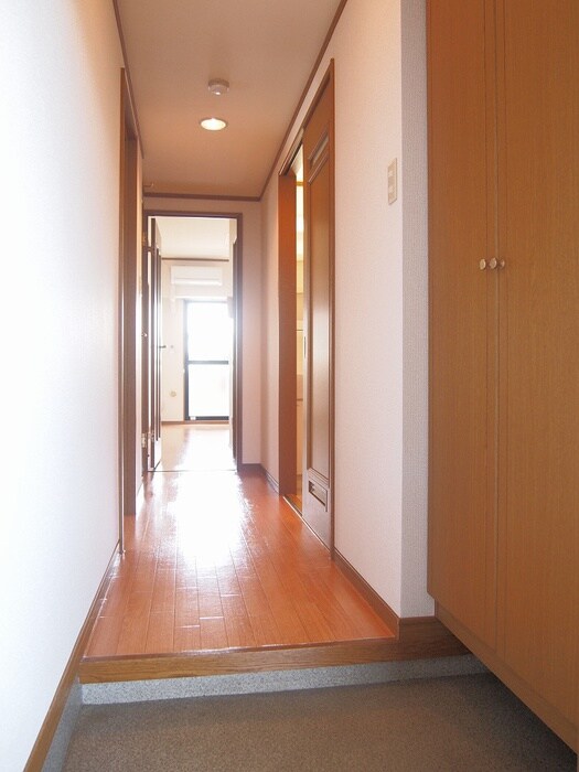 物件内観写真12　(玄関)