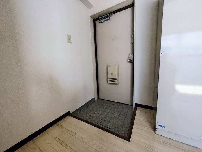 物件内観写真16　(玄関)