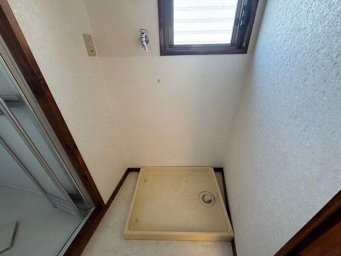 物件内観写真12　(洗濯機置場)