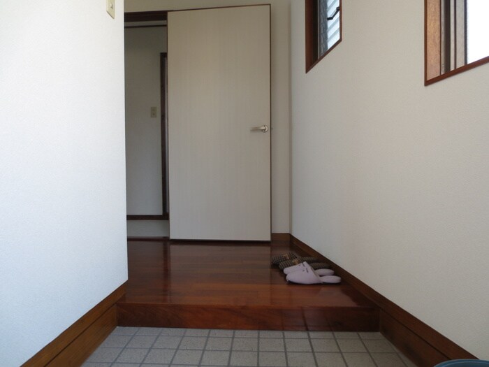 物件内観写真16　(玄関)