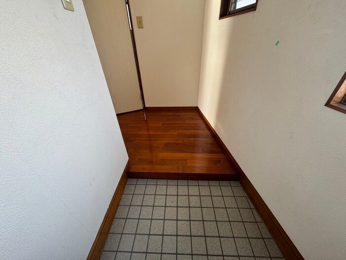 物件内観写真16　(玄関)