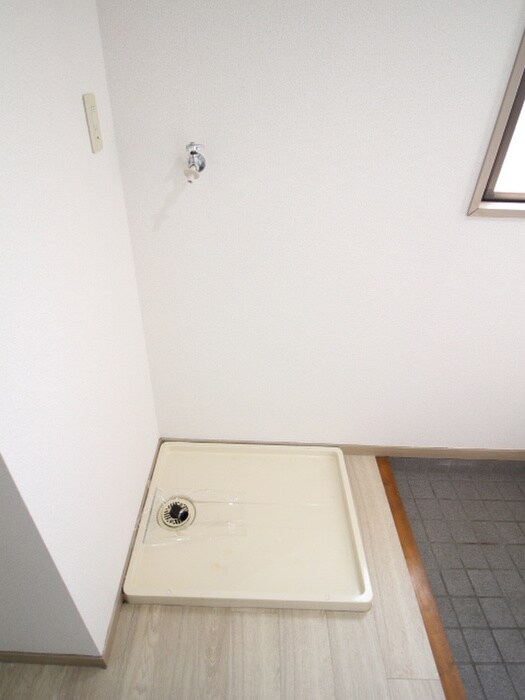 物件内観写真16　(洗濯機置場)