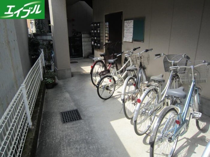 物件外観写真3　(駐輪場)