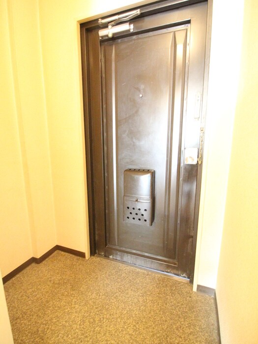 物件内観写真17　(玄関)