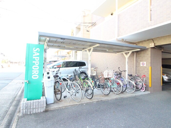物件外観写真2　(駐輪場)