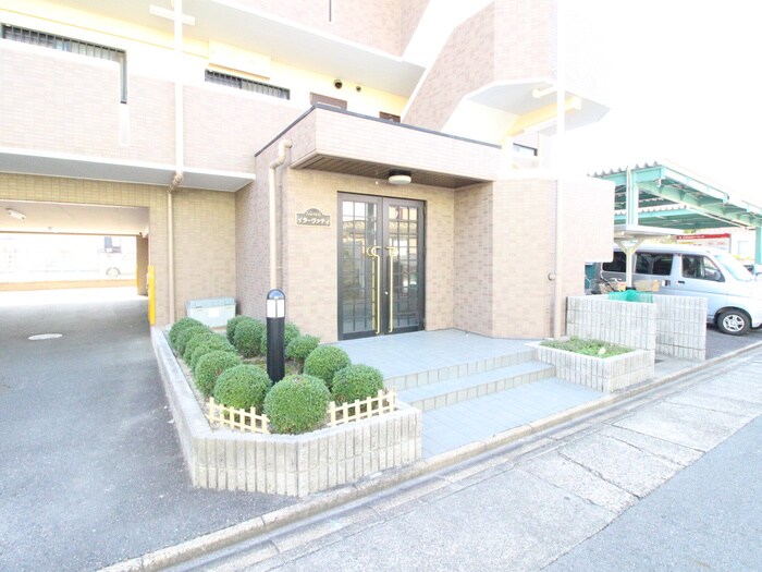 物件外観写真3　(エントランス部分)