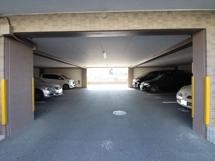 物件外観写真6　(駐車場)