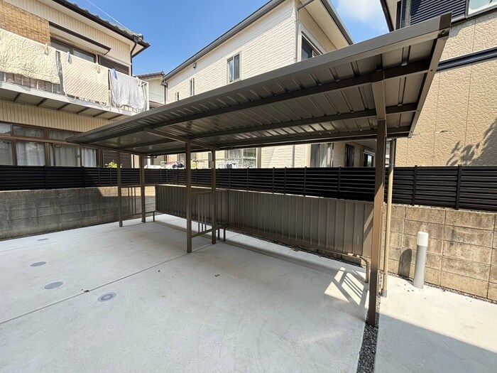 物件外観写真4　(駐輪場)