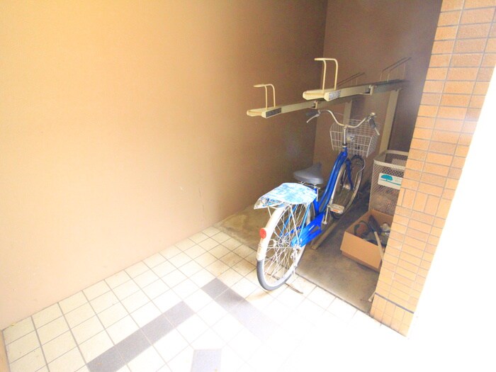 物件外観写真4　(駐輪場)