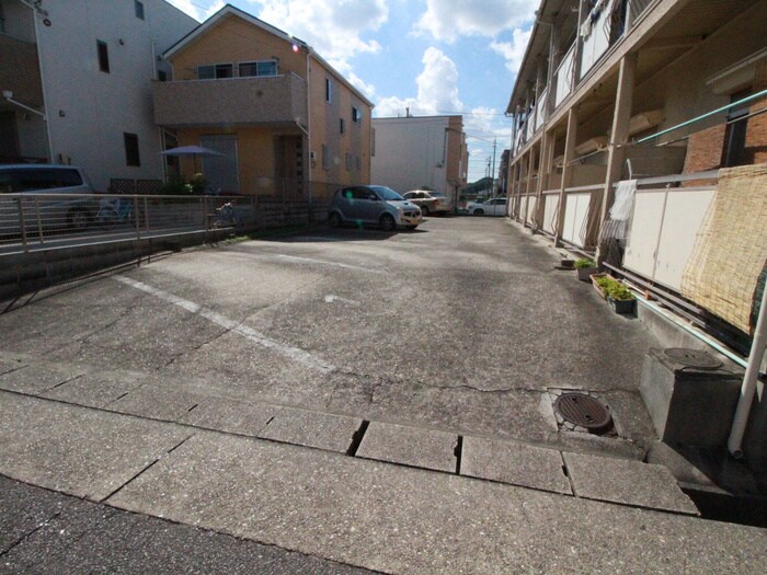 物件外観写真2　(駐車場)