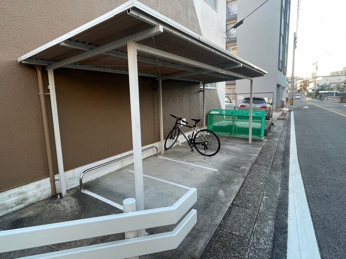 物件外観写真3　(駐輪場)
