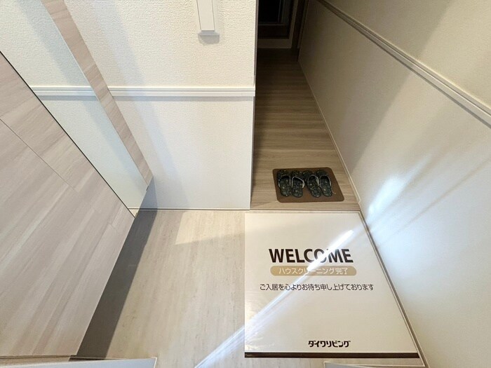 物件内観写真13　(玄関)