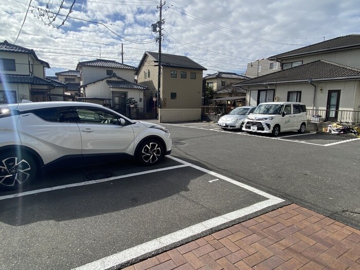 物件外観写真3　(駐車場)