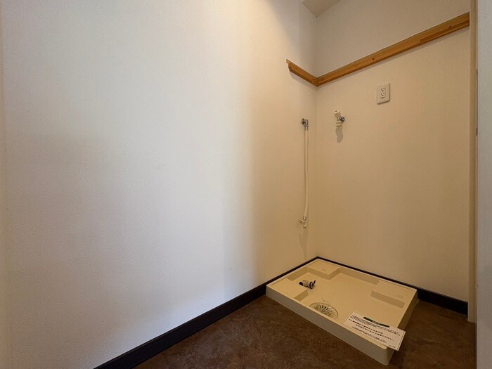 物件内観写真15　(洗濯機置場)