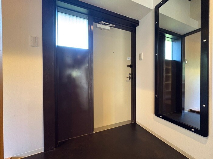 物件内観写真16　(玄関)