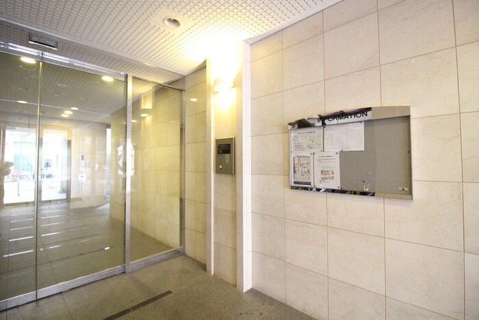 物件外観写真5　(エントランス部分)