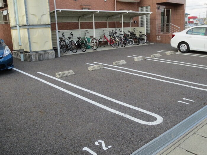 物件外観写真4　(駐輪場)