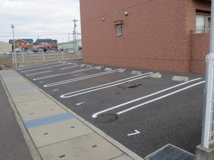 物件外観写真5　(駐車場)