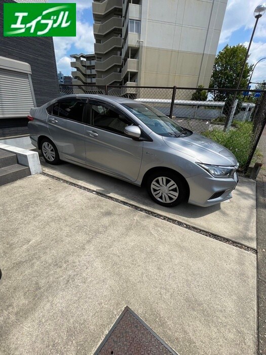 物件外観写真5　(駐車場)