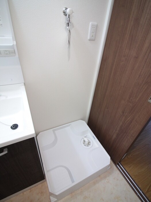 物件内観写真14　(洗濯機置場)