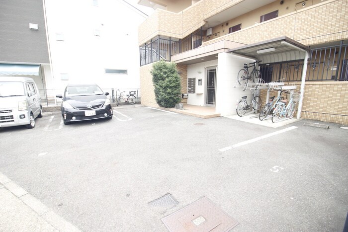 物件外観写真5　(駐車場)