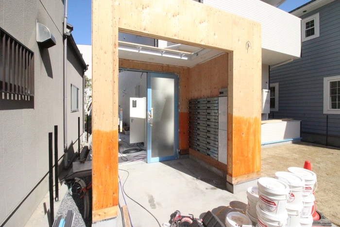 物件外観写真2　(エントランス部分)