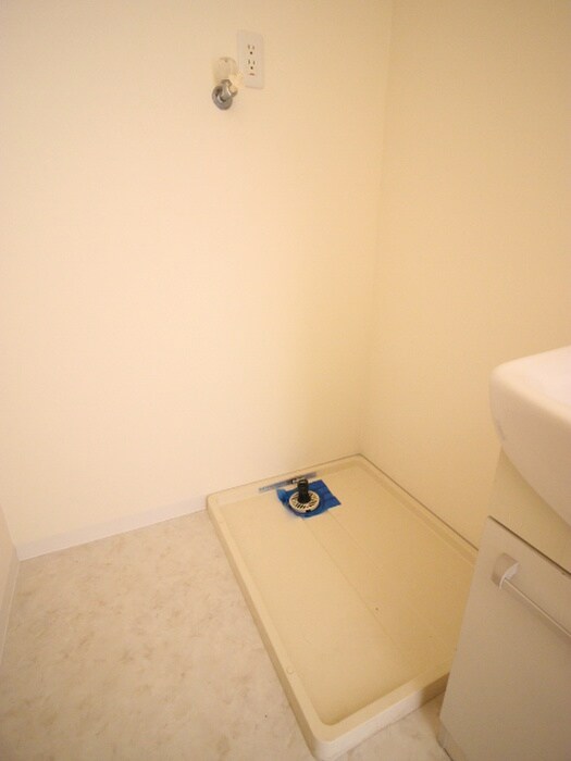 物件内観写真15　(洗濯機置場)