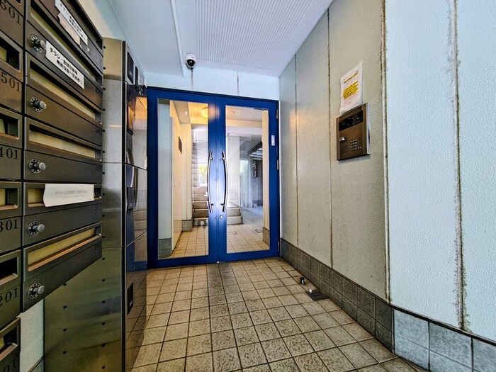 物件外観写真4　(エントランス部分)