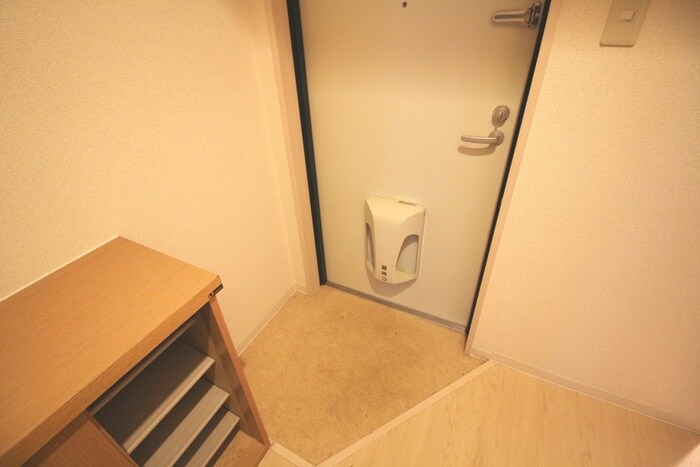 物件内観写真16　(玄関)
