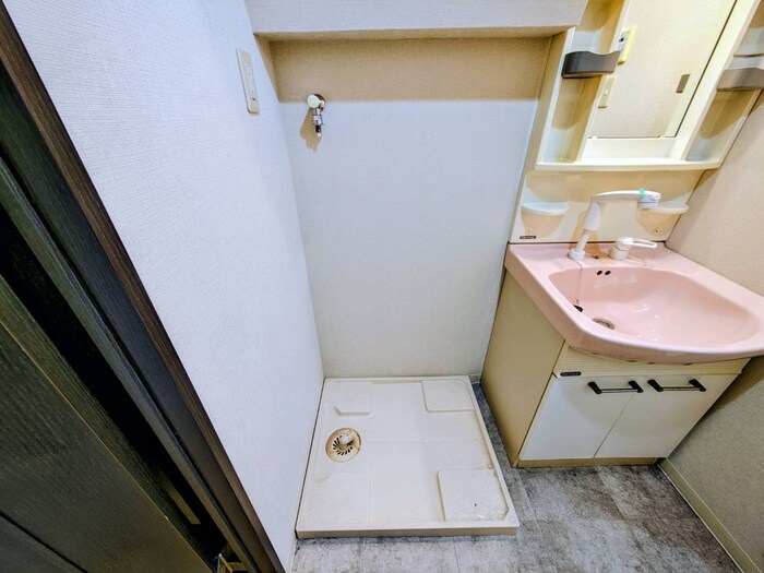 物件内観写真16　(洗濯機置場)