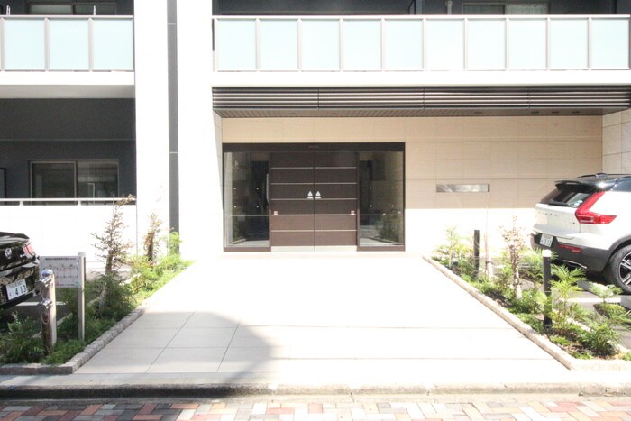物件外観写真3　(エントランス部分)