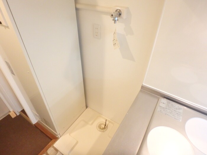 物件内観写真11　(洗濯機置場)