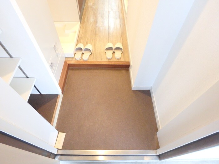 物件内観写真16　(玄関)