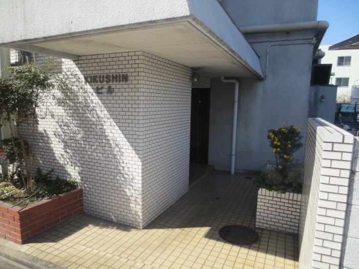 物件外観写真3　(エントランス部分)