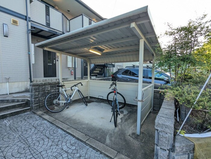 物件外観写真3　(駐輪場)