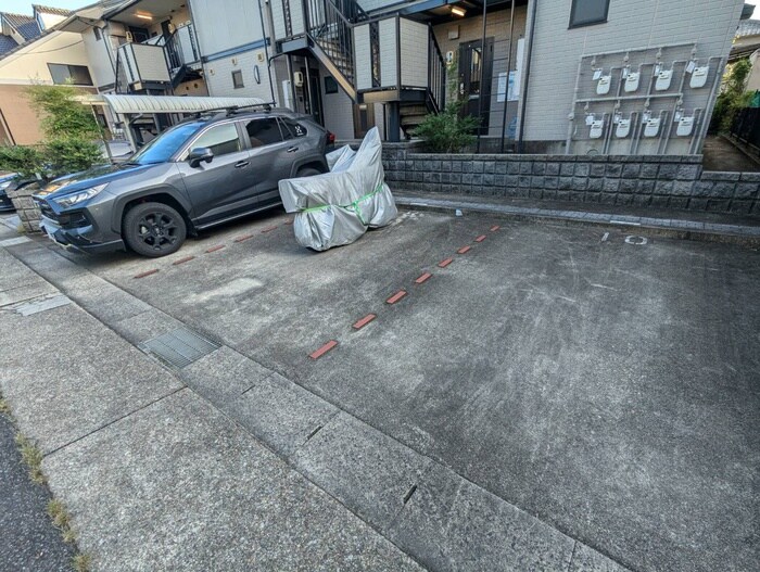 物件外観写真4　(駐車場)