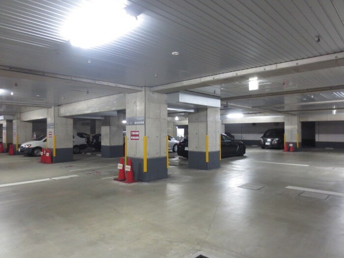 物件外観写真4　(駐車場)