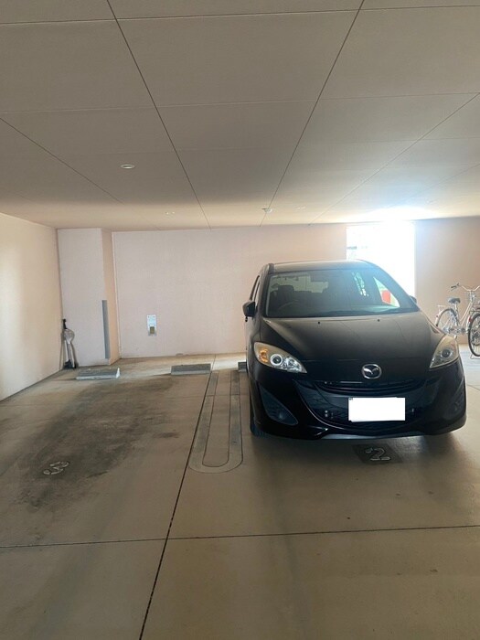 物件外観写真4　(駐車場)