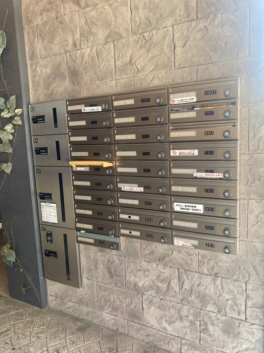 物件外観写真5　(エントランス部分)