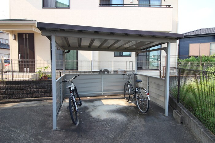 物件外観写真3　(駐輪場)