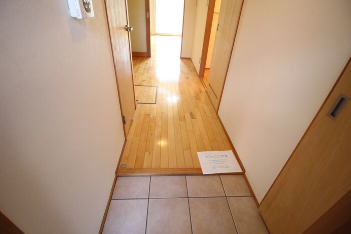 物件内観写真7　(玄関)
