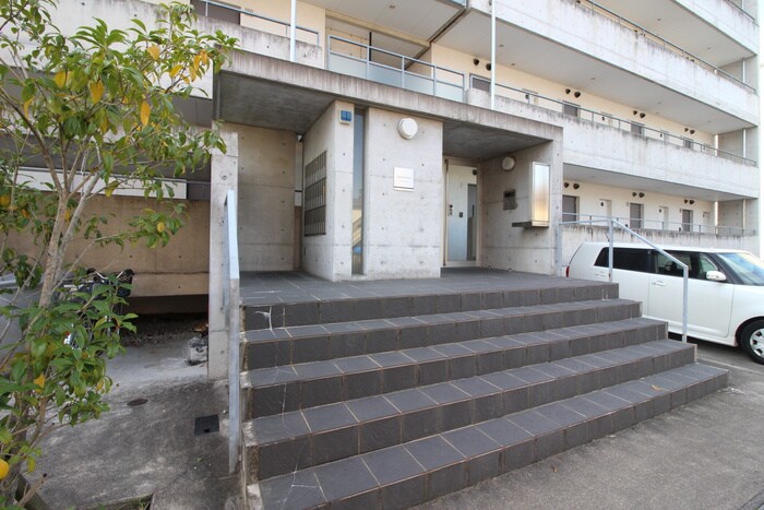 物件外観写真4　(エントランス部分)