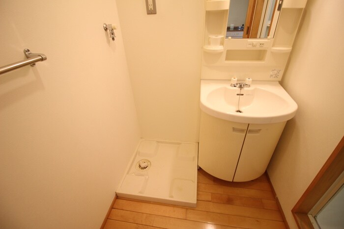 物件内観写真13　(洗濯機置場)