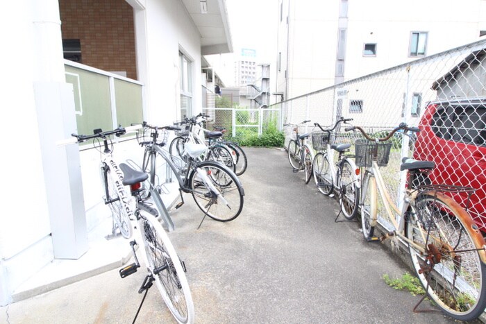 物件外観写真4　(駐輪場)