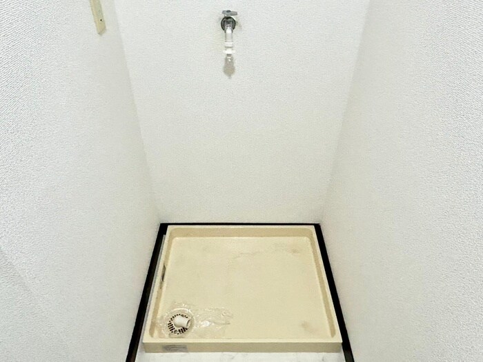 物件内観写真18　(洗濯機置場)