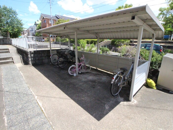 物件外観写真3　(駐輪場)